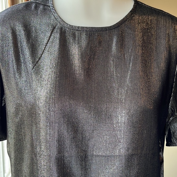 Sheeny Metallic Top - Picture 2 of 6